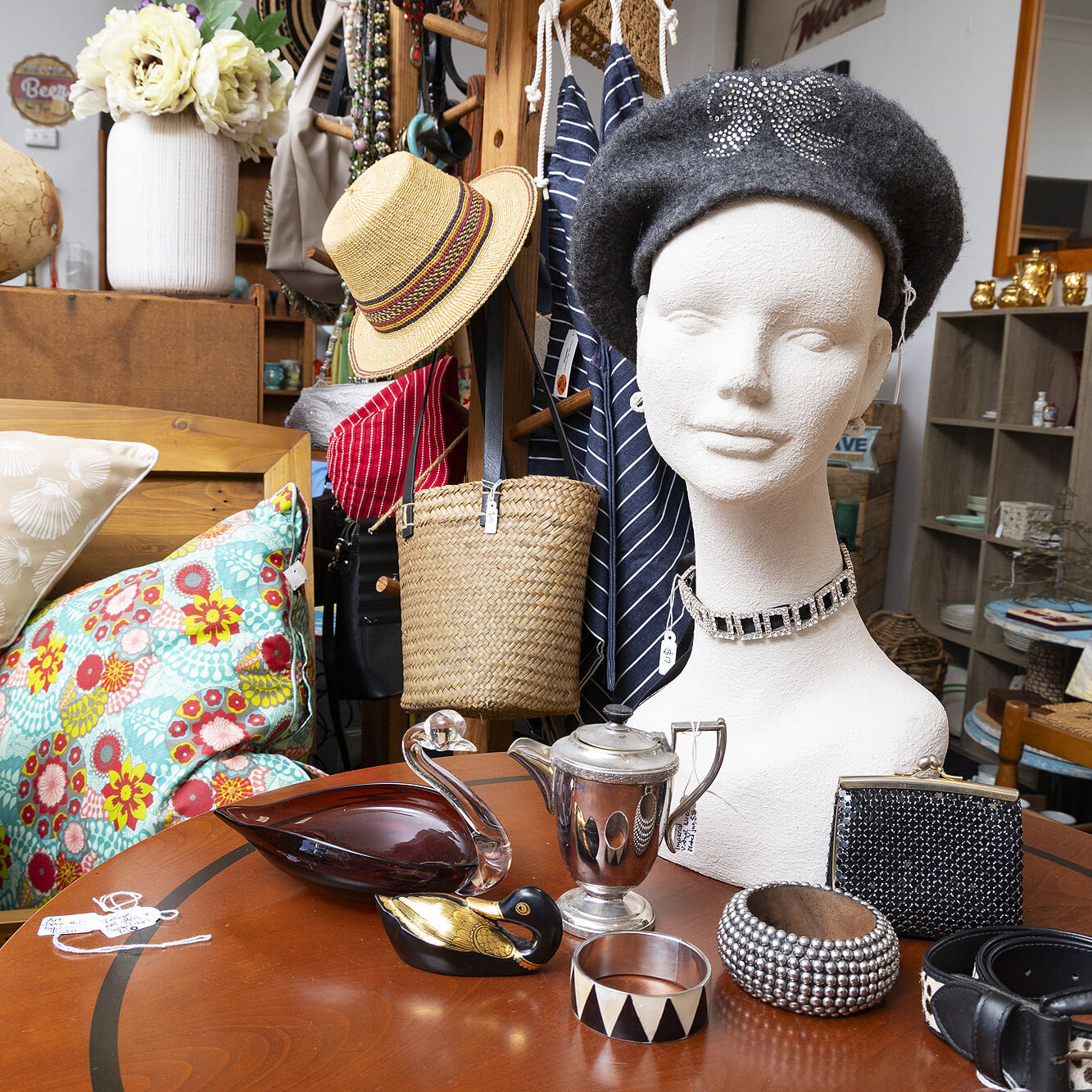 beach-street-emporium-tuncurry-vintage-finds-art-unique-homewares